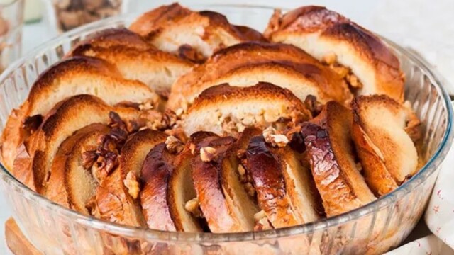 Η εύκολη και αφράτη πουτίγκα με το τσουρέκι που περίσσεψε