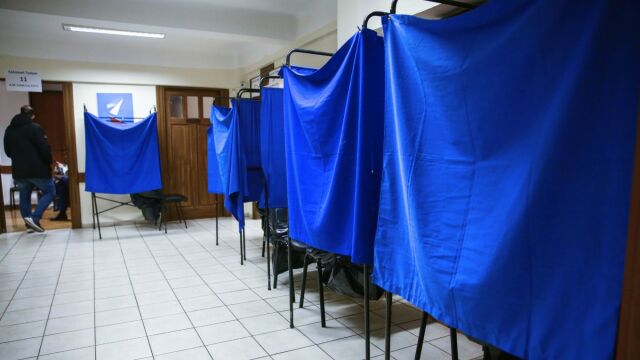 Δημοσκοπήσεις: Στο ΠΑΣΟΚ και τη ΝΔ τα 