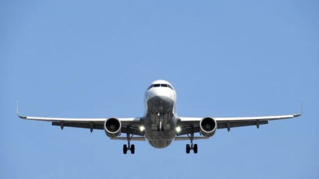 Ευρωπαίος επίτροπος ενέργειας: Θα ληφθούν μέτρα για τα καύσιμα αεροσκαφών