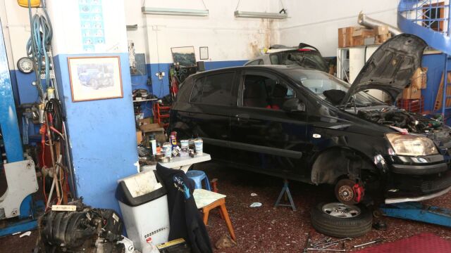 Φοροδιαφυγή: Πρωταθλητές τα συνεργεία με 6 στους 10 παραβάτες - Οι 12 κλάδοι που καίνε την ΑΑΔΕ, τα πρόστιμα 3,1 δισ. ευρώ και τα λουκέτα