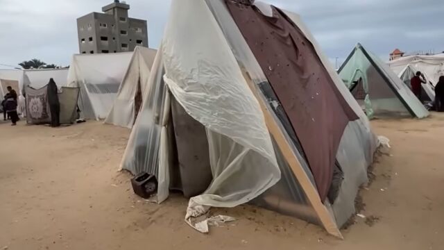 Γάζα: Άθλιες συνθήκες διαβίωσης στους καταυλισμούς εκτοπισμένων Παλαιστινίων - Εξαπλώνονται αρουραίοι και παράσιτα (Βίντεο)