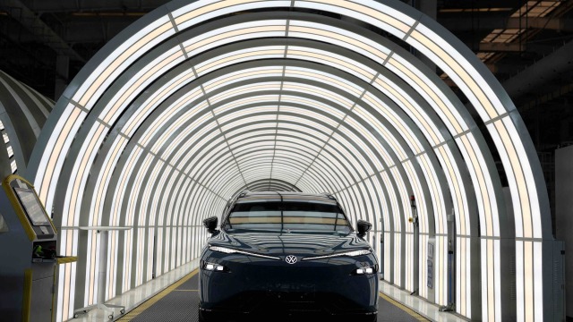 Η Volkswagen θα μειώσει περαιτέρω την παραγωγική της ικανότητα κατά ένα εκατομμύριο αυτοκίνητα - Πωλούνται δύο εργοστάσια στη Γερμανία