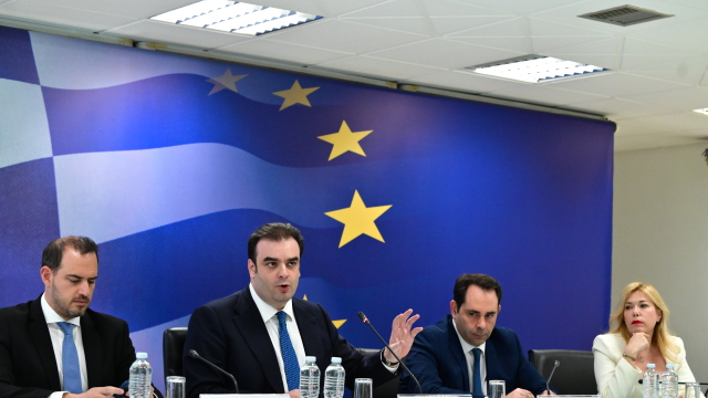 Μέτρα στήριξης: Ρύθμιση ιδιωτικού χρέους με 72 δόσεις, διευρύνεται ο εξωδικαστικός μηχανισμός, 300 ευρώ στους συνταξιούχους, σε περισσότερους η επιστροφή ενοικίου - Τα ποσά και τα αναλυτικά παραδείγματα (Βίντεο)