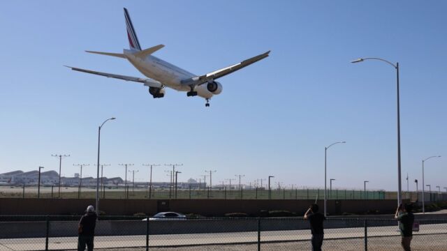 Ανατιμήσεις στα αεροπορικά εισιτήρια λόγω της ανόδου των τιμών στα καύσιμα