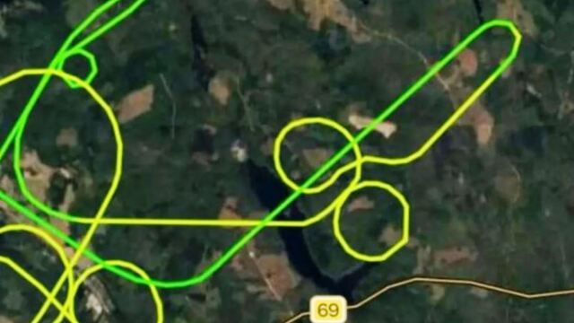 Δόκιμοι αεροπόροι σχεδίασαν τεράστια ανδρικά μόρια και καρδιές στον ουρανό