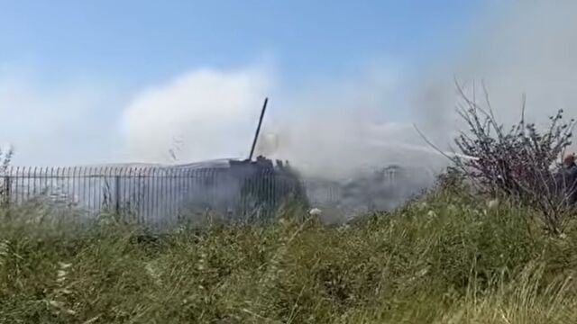 Καλαμάτα: Μεγάλη φωτιά σε επιχείρηση οικοδομικών υλικών και πλαστικών - Πού έχει διακοπεί η κυκλοφορία (Βίντεο)