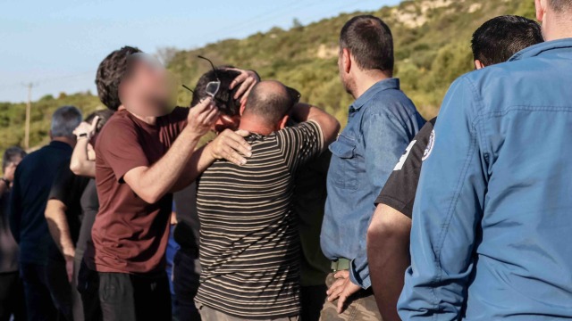 Ηράκλειο Κρήτης: Στο σημείο που εντοπίστηκε νεκρή η Ελευθερία Γιακουμάκη βρέθηκαν τα παιδιά και οι συγγενείς της - Ξέσπασε σε λυγμούς η οικογένειά της (Εικόνες)