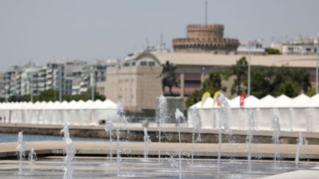 Θεσσαλονίκη: Παίρνουν πίσω το πρόστιμο σε μουσικούς του δρόμου στη Νέα Παραλία (Ηχητικό)