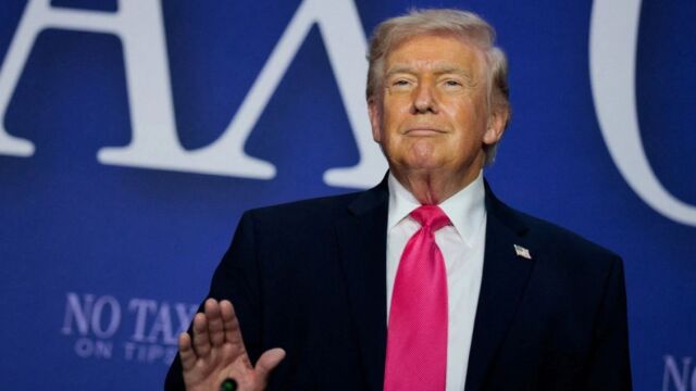 Τραμπ: Πώς οδηγήθηκε στην απόφαση να παρατείνει την εκεχειρία, κρατώντας το 