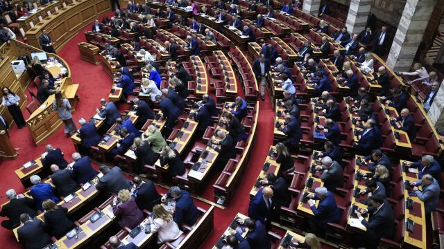 Βουλή: Απουσίες και... λάθη εκ παραδρομής στην ψηφοφορία για τις 13 άρσεις ασυλίας βουλευτών - Το 