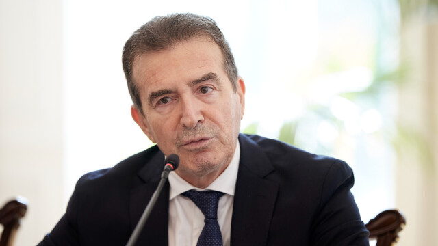 Έξαλλος ο Χρυσοχοΐδης με την Καθημερινή: Βρόμικο ψωμί δεν θα φάει κανένας εις βάρος μας