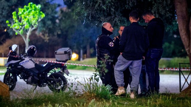 Άγιος Δημήτριος: Ο ανώτατος αξιωματικός έφτασε πριν από τη ΔΙΑΣ στο πάρκο - Πήγε για το συμβάν και είδε τον γιο του νεκρό  (Βίντεο)