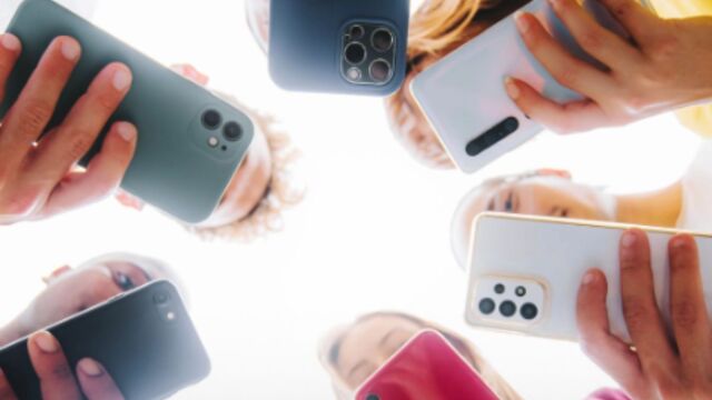 Meta AI: Μέτρο ασφάλειας στις συνομιλίες των εφήβων με το βοηθό τεχνητής νοημοσύνης - Προστίθεται εργαλείο γονικού ελέγχου