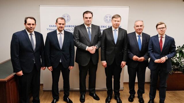 Συνάντηση Πιερρακάκη - Ντομπρόβσκις: Θετικά μηνύματα για την ελληνική οικονομία (Εικόνες)