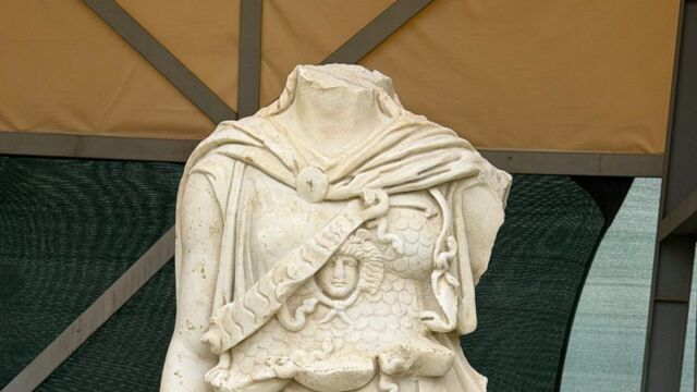 Τουρκία: Ανακάλυψη αγάλματος της Αθηνάς ύψους δύο μέτρων στη Λαοδίκεια (Εικόνες)