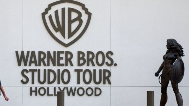 Warner Bros: Υπερψηφίστηκε η εξαγορά από την Paramount