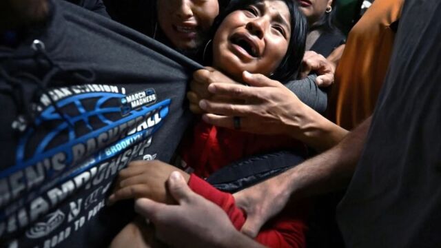 World Press Photo 2026:  Πρώτο βραβείο στη φωτογραφία οικογένειας μεταναστών που χωρίζει η ICE (Εικόνες  Βίντεο)