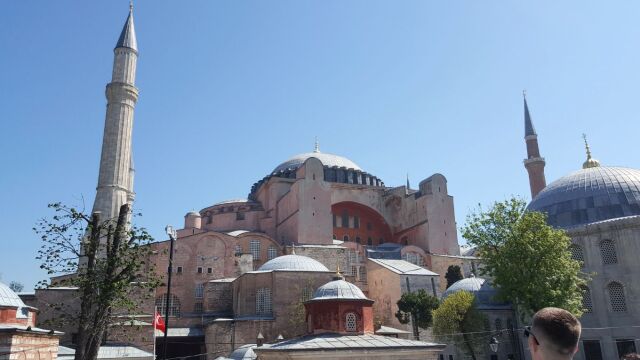 Τουρκία: Στη φυλακή οι Έλληνες που άνοιξαν σημαία με τον βυζαντινό αετό στην Αγιά Σοφιά