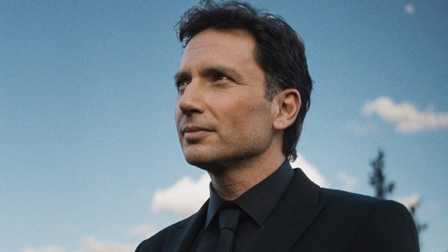 Δημήτρης Κανέλλος: Κάνει τη μουσική ανατροπή με τη δυναμική μπαλάντα 