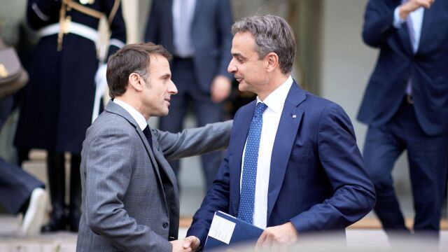 Στο επίκεντρο των γαλλικών Μέσων η επίσκεψη Μακρόν στην Ελλάδα: 