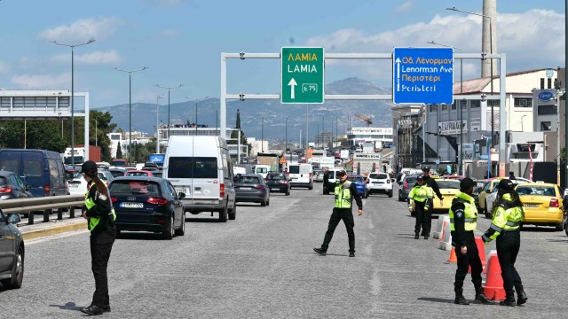 Εθνική Οδός: Παγκόσμιος πρωταθλητής κουβαλούσε 1.150.000 ευρώ σε σακούλες σούπερ μάρκετ - Τα είχε στο πορτ παγκάζ (Βίντεο)