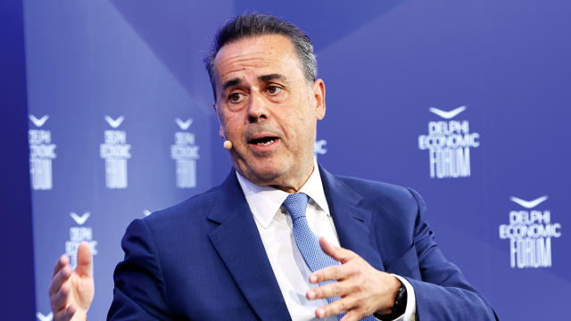 Μήνυμα Παπασταύρου από το Οικονομικό Φόρουμ Δελφών: Ενεργειακή μετάβαση με ρεαλισμό