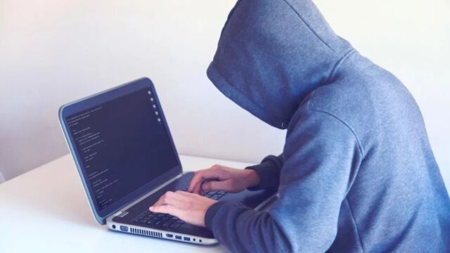 Πιερία: Προσποιήθηκαν τους λογιστές και άρπαξαν 20.800 ευρώ μετρητά και κοσμήματα από ηλικιωμένο