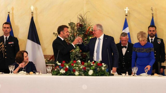 Τασούλας σε Μακρόν: Σήμερα, χαράσσουμε συντεταγμένα τη σύμπλευσή μας - Ελλάς, Γαλλία, συμμαχία είπε στα ελληνικά ο Γάλλος πρόεδρος (Εικόνες & Βίντεο)