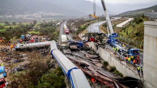 Τέμπη: Διεκόπη η δίκη για τους ελεγκτές Εθνικής Αρχής Διαφάνειας λόγω του θανάτου του ενός - Αντιδράσεις και αιτήματα για πλήρη διαλεύκανση