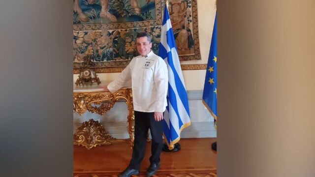 Αυτός είναι ο άνθρωπος που θα ταΐσει τον Μακρόν στο Προεδρικό Μέγαρο: Ποιος είναι ο σεφ Βασίλης Μπέκας