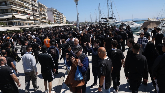 Τελικός Κυπέλλου Ελλάδος: Απίθανα βίντεο με φίλους του ΠΑΟΚ και του ΟΦΗ να τραγουδούν μαζί συνθήματα! (Εικόνες & Βίντεο)