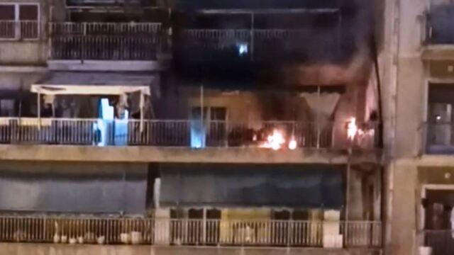 Μεταξουργείο: Βίντεο από την φωτιά σε διαμέρισμα - Η στιγμή που φλέγεται ο χώρος