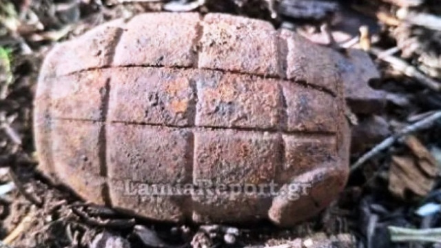 Ευρυτανία: Εντοπίστηκε χειροβομβίδα του Β' Παγκοσμίου Πολέμου - Πώς εξουδετερώθηκε (Εικόνες)