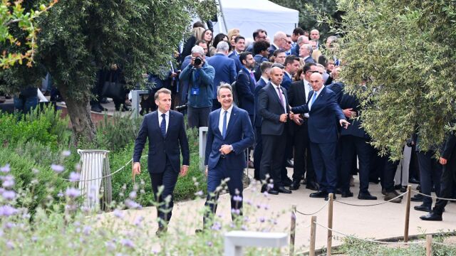 Μητσοτάκης & Μακρόν: Εικόνες από την επίσκεψη τους στην Έκθεση Αναζητώντας την Ανατολή - Διασταυρούμενες πορείες αρχαιολόγων στο Ίδρυμα Σταύρος Νιάρχος