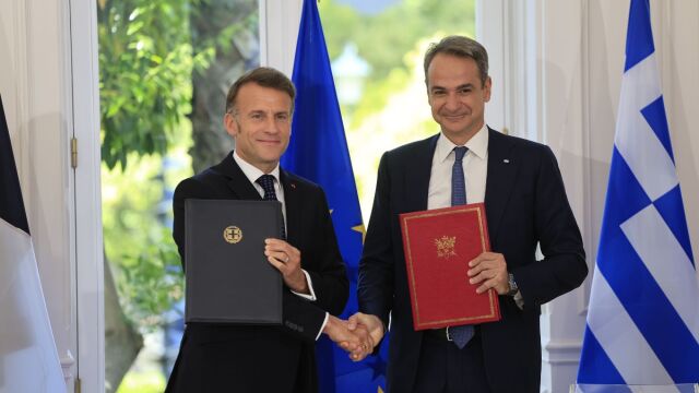 Η ανάρτηση Μητσοτάκη με Μακρόν για τις συμφωνίες με το Παρίσι - Οι σημαίες και η έμπρακτη αποτύπωση του 