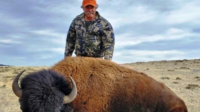 Nεκρός Αμερικανός εκατομμυριούχος σε σαφάρι - Τον ποδοπάτησαν ελέφαντες ενώ κυνηγούσε σπάνια αντιλόπη