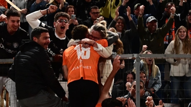 Συγκλονίζει η μητέρα του Νους: Άπο πέντε χρονών που τον βλέπω να παίζει ποδόσφαιρο, δε μπορούσα να φανταστώ πως θα παίζει στην Ευρώπη (Βίντεο)