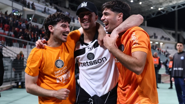 ΟΦΗ: Ο Μπάμπης Κωστούλας παρών στη μεγάλη στιγμή του αδερφού του! - Οι πανηγυρισμοί με τους Κυπελλούχους