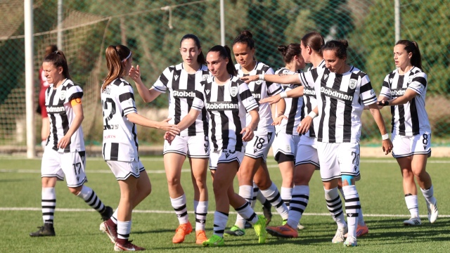 Ποδόσφαιρο γυναικών: Πρωταθλητής Ελλάδας ο ΠΑΟΚ - Επιστροφή στην κορυφή με την πρώτη κούπα των 100 χρόνων! (Εικόνες)