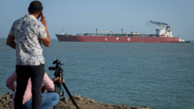 Ο Αραγτσί συζήτησε στο Ομάν για τα Στενά του Ορμούζ: 