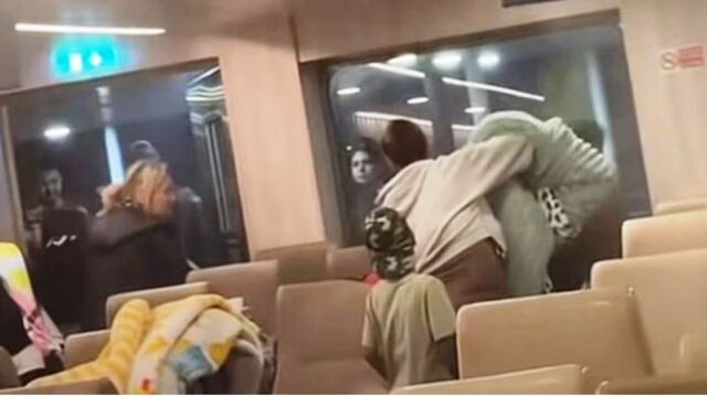 Απίστευτο περιστατικό στο πλοίο Νήσος Σάμος - Ρομά άναψαν τσιγάρο και αμέσως ενεργοποιήθηκε το σύστημα πυρόσβεσης (Βίντεο)