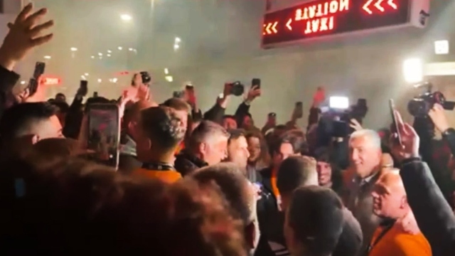 ΟΦΗ: Γκρέμισαν τα τείχη στο Ηράκλειο για τους κυπελλούχους Ελλάδος - Απίθανα βίντεο από την υποδοχή!