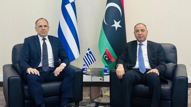 Διπλωματικές πηγές: Άνοιγμα Αθήνας στη Λιβύη - Συμφωνία για ΑΟΖ, μεταναστευτικό και απευθείας πτήσεις