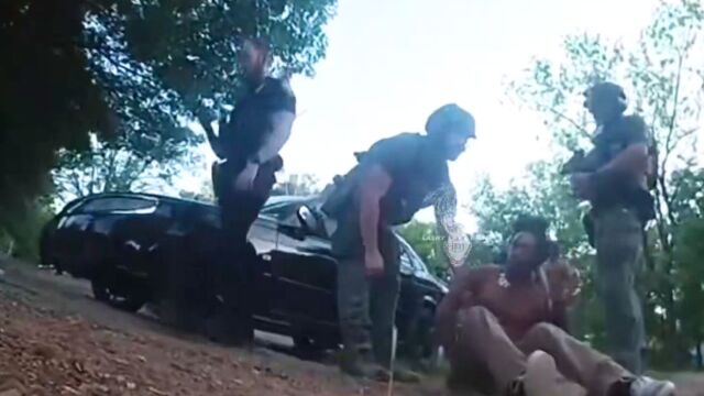 Απίστευτο περιστατικό στις ΗΠΑ: Άνδρας δάγκωσε αστυνομικό σκύλο κατά τη σύλληψη του (Βίντεο)