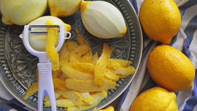 Φτιάξε λιμοντσέλο στο σπίτι εύκολα - Με λίγα υλικά