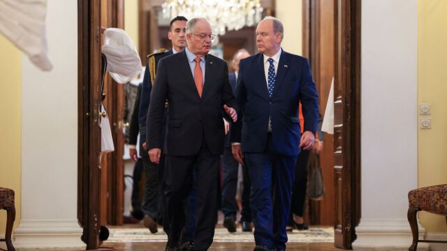 Πρίγκιπας Αλβέρτος του Μονακό: Τα συμβολικά δώρα στον Κωνσταντίνο Τασούλα και η γραβάτα με τις ελληνικές σημαίες που 