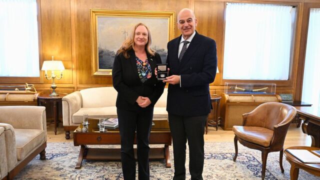 Ο Νίκος Δένδιας συναντήθηκε με την πρέσβη της Αυστραλίας: Στο επίκεντρο η ενίσχυση της συνεργασίας των δύο χωρών στον αμυντικό τομέα