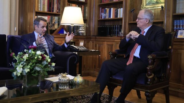 Συνάντηση Μητσοτάκη με Τασούλα στο Προεδρικό Μέγαρο