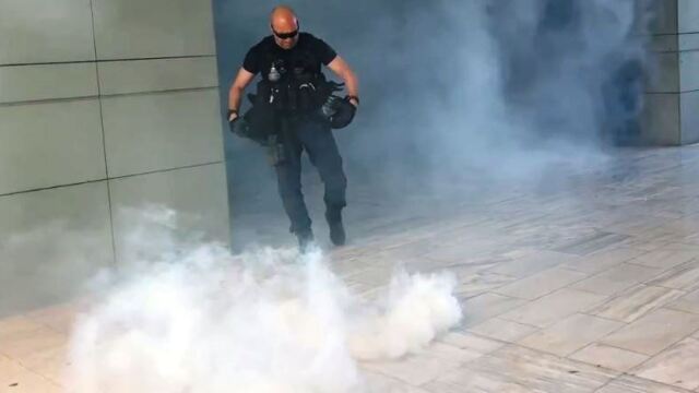 Χαϊδάρι: Ένταση και χημικά σε συγκέντρωση για τα Προσφυγικά (Βίντεο)