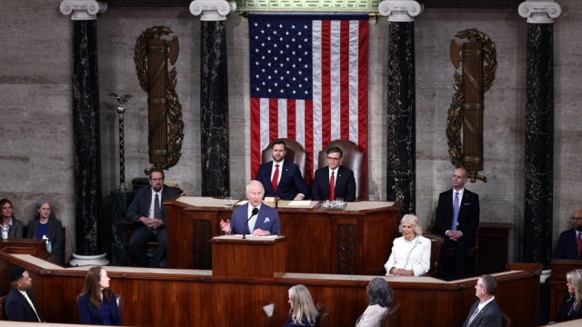 Ηχηρό μήνυμα του Βασιλιά Κάρολου στις ΗΠΑ: Όποιες κι αν είναι οι διαφωνίες μας στεκόμαστε ενωμένοι στη δέσμευσή μας να υπερασπιστούμε τη δημοκρατία - Συγκίνησε ο λόγος του στο Kογκρέσο